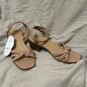 Wonder Nation - Strappy Sandal w Ankle Buckle and Low Block Heel - Girls Sz 5